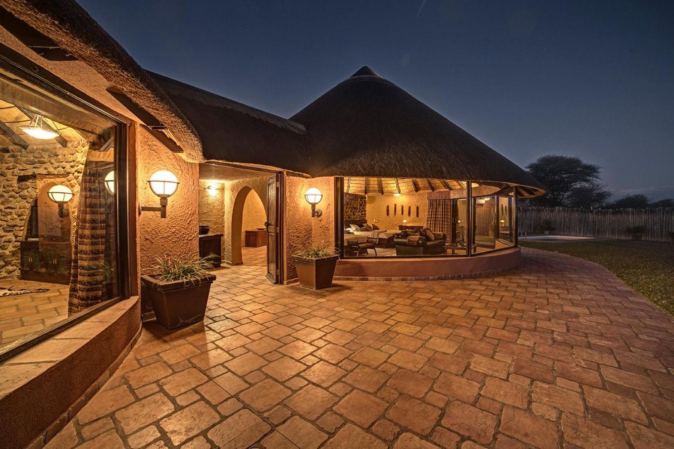 Mount Etjo Safari Lodge Kalkfeld ภายนอก รูปภาพ